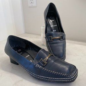 Womans shoes, low heel, leather, Ara brand, comfortable, navy blue, US size 9